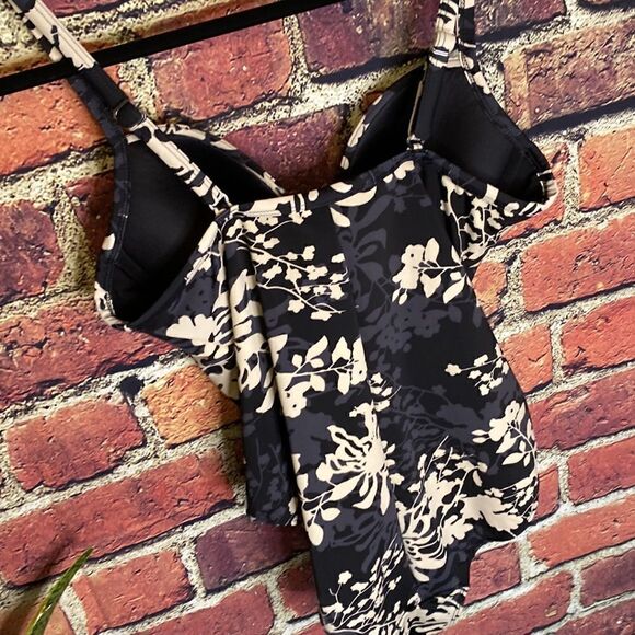 Newport News Swim Black & White One Piece Swim suit Size 12 - Picture 5 of 8